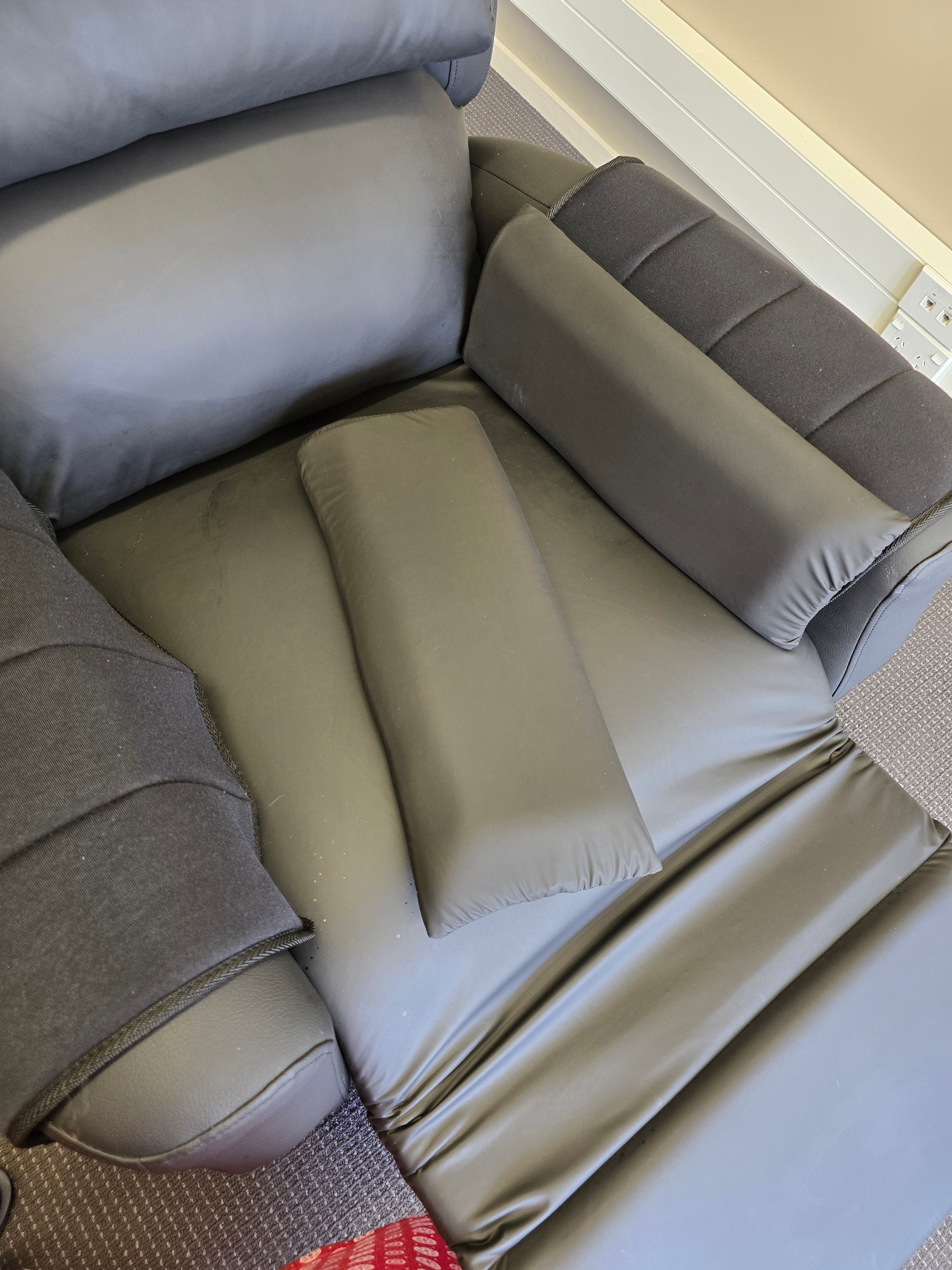 Thigh guides for recliner chairs